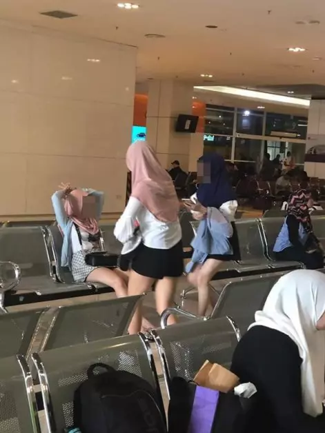 網民議論紛紛!戴頭巾卻穿迷你裙 ,3女子穿著惹爭議!
