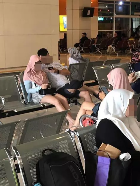網民議論紛紛!戴頭巾卻穿迷你裙 ,3女子穿著惹爭議!
