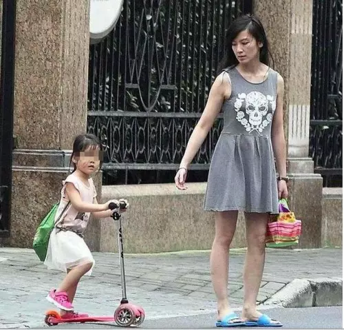 昔日性感女星「林熙蕾」!竟變邋遢主婦!?身材走樣面容憔悴!網友:女神形象全崩毀!!