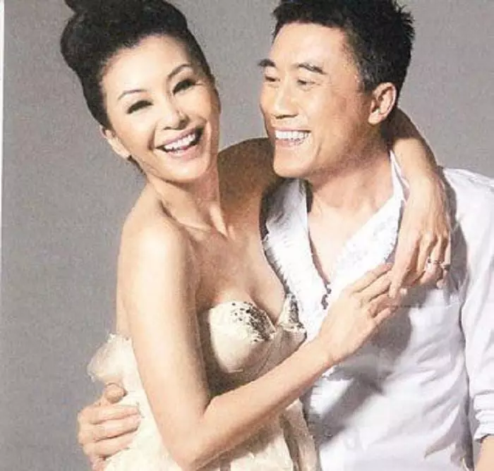 21歲嫁51歲富豪,新婚不到半月繼承億萬遺產,今2婚很幸福