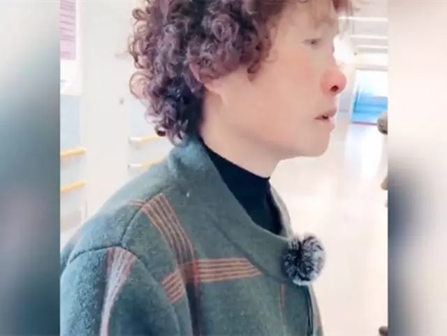 婆婆得知兒媳「順轉剖」,站在產房門口是這樣的反應,淚目感動