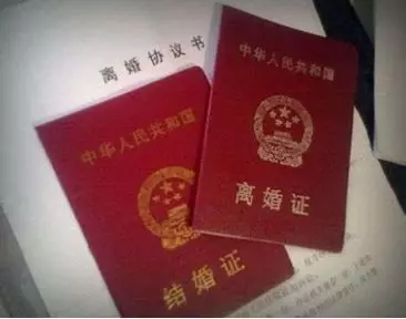 老公破產,俺辭退家裡7年保姆,臨走前她給俺張存摺,打開後傻住