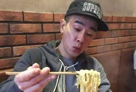 陳小春開麵館,一碗麵賣到165元台幣,端上一看食客感嘆:無話可說
