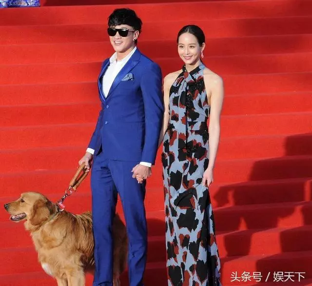 怪不得從沒聽過「何潤東」的緋聞,看到家裡面這位的臉,你就明白了!