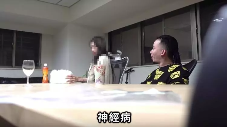 怒刷10萬瘋狂抖內!成功約到「正妹直播主」吃飯 烏鴉反遭妹子怒罵「神經病」