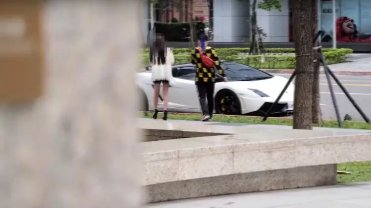 怒刷10萬瘋狂抖內!成功約到「正妹直播主」吃飯 烏鴉反遭妹子怒罵「神經病」