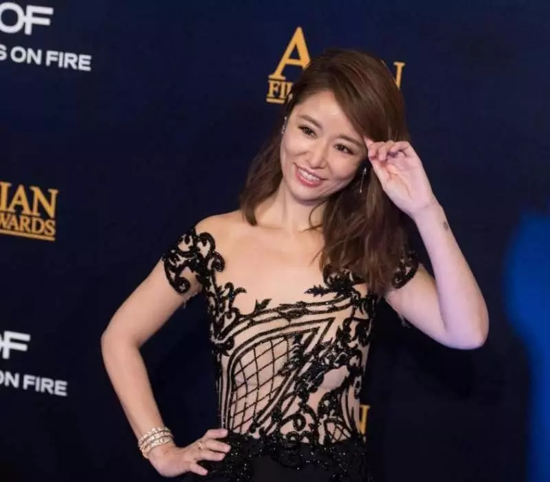 林心如參加活動,鏤空上衣穿了成這樣,網友:膽子也太大了吧!