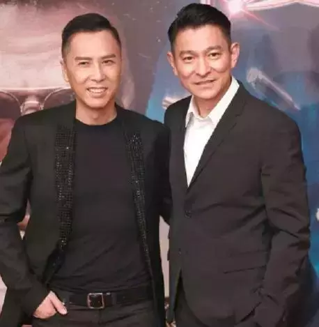 劉德華和誰合影都保持微笑,然而在她面前,天王直接丟棄偶像包袱