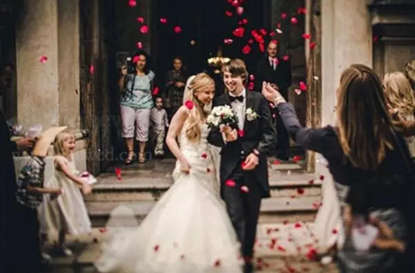 侄兒結婚婆婆給一萬,女兒結婚給十萬,她提一個請求,我一分不要