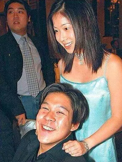 富二代霍啟剛:看了前任現狀,再看現任妻子,差距真是天差地別!