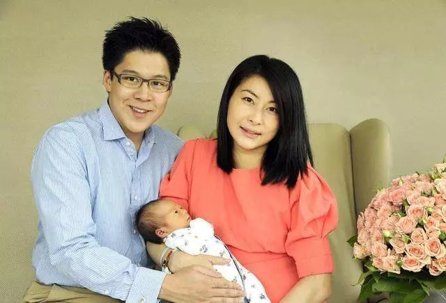 富二代霍啟剛:看了前任現狀,再看現任妻子,差距真是天差地別!