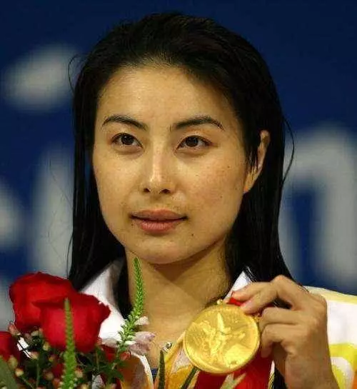 富二代霍啟剛:看了前任現狀,再看現任妻子,差距真是天差地別!