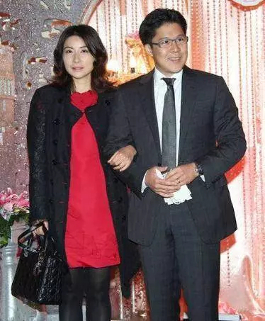 富二代霍啟剛:看了前任現狀,再看現任妻子,差距真是天差地別!