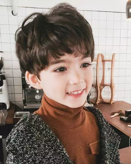 爸爸姓「黃」,給雙胞胎女兒取這名....幼稚園老師點名時,全班人都站了起來!