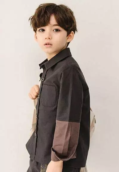爸爸姓「黃」,給雙胞胎女兒取這名....幼稚園老師點名時,全班人都站了起來!