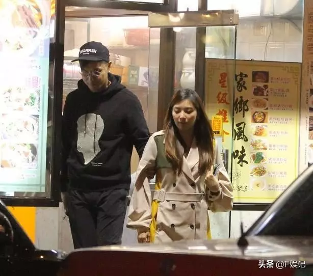 TVB視帝陳展鵬以當爸?孕妻單文柔肚子平了疑似已誕下女兒!