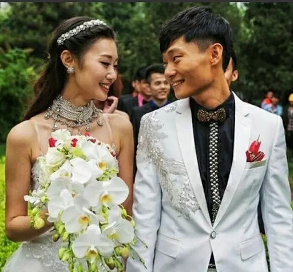 退休後去投奔兒子,兒子兒媳熱情招待,十天後我回了老家