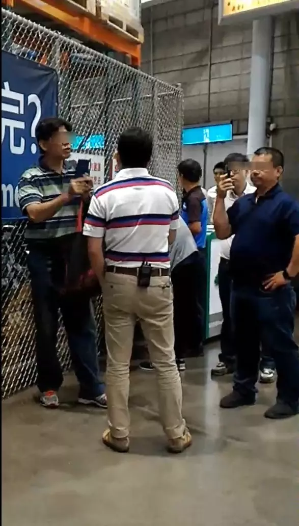 好市多懷疑客人是賊! 4員工肉身阻欄「推他倒地」警察到場傻眼