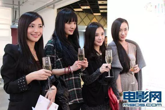 終於明白為何女星都「不願意和吳佩慈合影」 ,連林心如、安心亞都尷尬