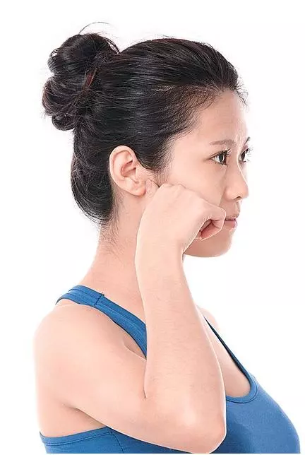 年紀大出現耳聾、耳鳴?醫生提醒,按摩這5個穴位,有效緩解症狀
