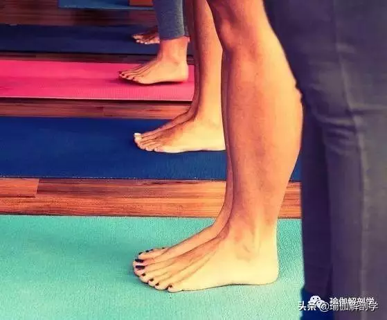 瑜伽山式,到底該如何激活足弓?