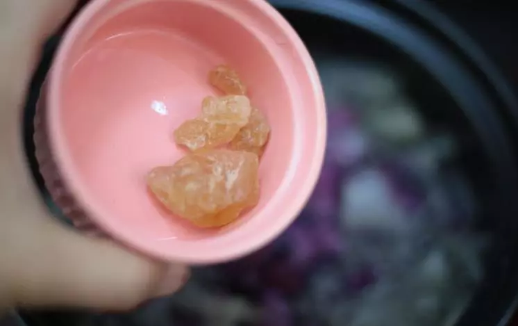 銀耳和此物一起煮,每天喝一碗,皮膚白嫩,肚子贅肉減少,越喝越年輕