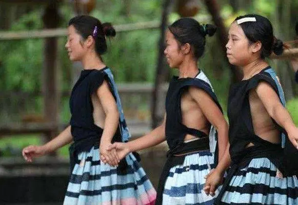男子因為一張旅遊簡介「興」致勃勃的去朝聖,沒想到到了當地立刻崩潰!
