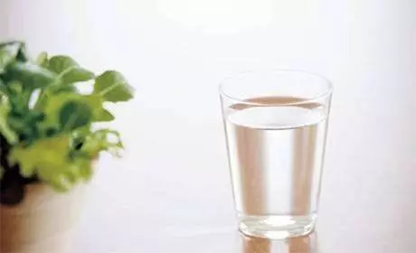 此處放杯水,催財又化煞,錢財進門來