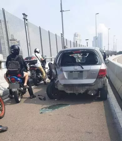 關卡摩哆專用道車禍 司機誤闖 撞傷騎士