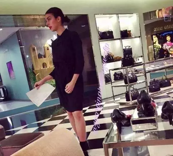 當過保母、做銷售員,年僅22歲的平凡女孩競讓全球第一「高富帥」對她情有獨鍾!