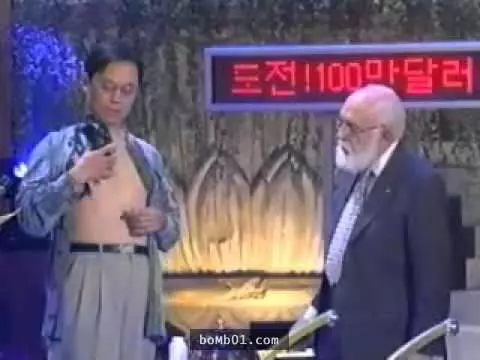 台灣男子聲稱自己是「萬磁王」在國外節目表演大成功,但魔術師一塗上爽身粉他的臉就被打腫了!