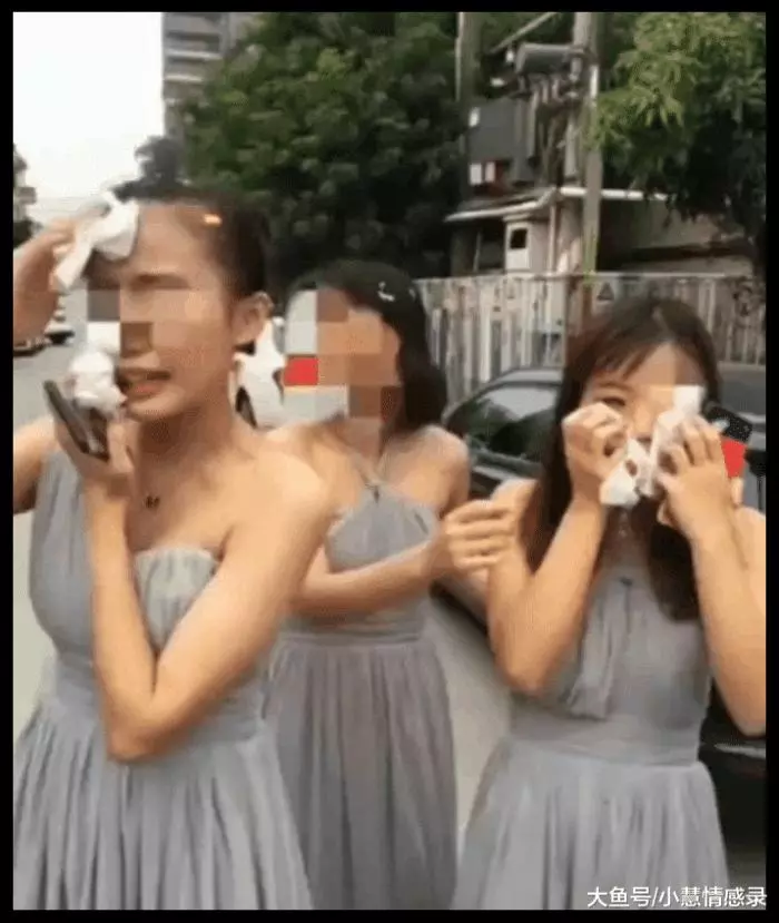 喜事變壞事! 伴娘堵門不讓進, 伴郎拿起鐵錘破門而入致伴娘全部破相挂彩