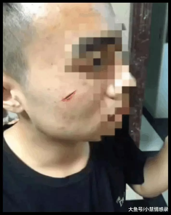 喜事變壞事! 伴娘堵門不讓進, 伴郎拿起鐵錘破門而入致伴娘全部破相挂彩