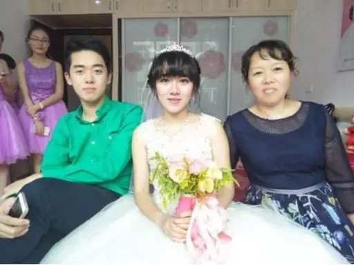 岳母住院,非讓女婿陪床,醫生趁查房塞一紙條,女婿一瞧,臉綠了