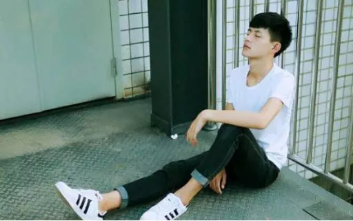 父親生前欠下二十萬,大兒子裝聾作啞,小兒子還債,見到債主蒙了