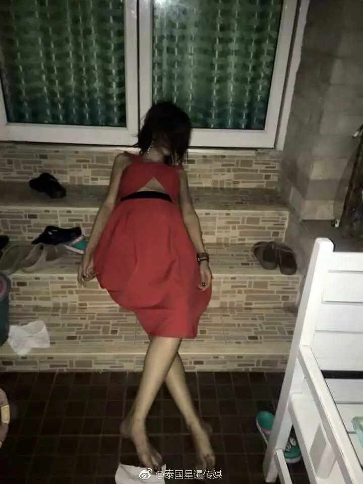 紅衣正妹喝醉酒後被人「撿」帶回家拍下「一系列不雅照」...驚人的「現場直擊」!
