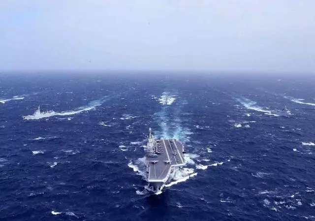 海軍節到來!大批殲-15艦載機掛彈飛行:除了震撼還是震撼