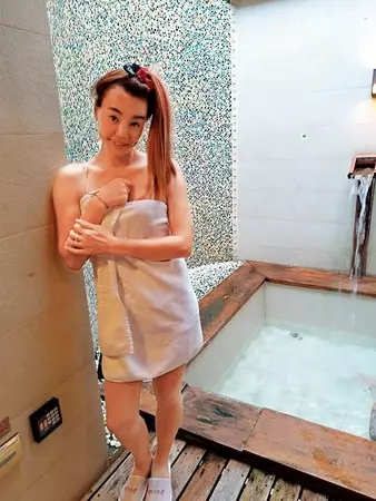 法拉利姐婷婷被爆「10年前男人照」!激短髮差很大