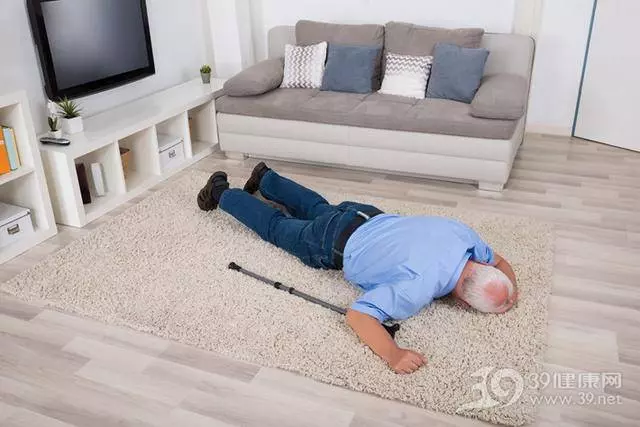 男子洗冷水澡後猝死!醫生:這3類情況,無論多想,都千萬別洗冷水澡!