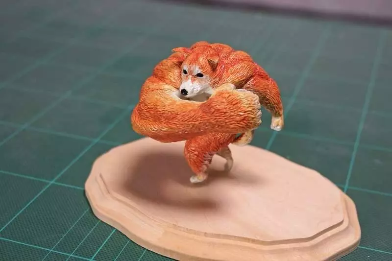 日本「右勾拳柴犬」大家玩得超開心 實體化公仔狂吸讚:好想扭~