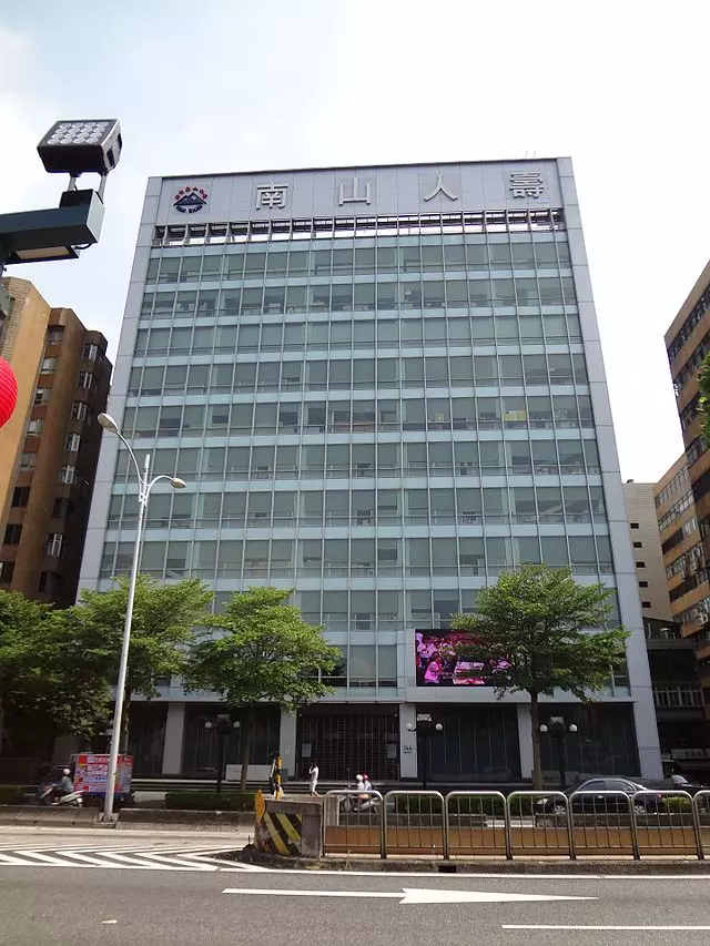 南山人壽亂改保單「3萬保戶受損」,保險局重罰600萬、總經理停職半年,網友:保戶超級無辜