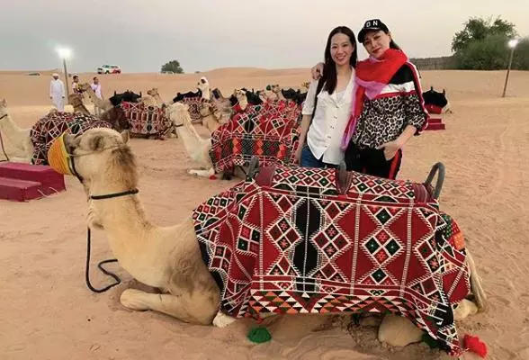 甄子丹帶太太旅遊慶祝生日,汪詩詩貼出泳衣照,大曬身材秀長腿!