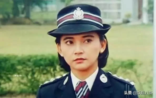 60歲胡慧中與女兒現身鬧市發福明顯,老公入獄後獨自撐起整個家