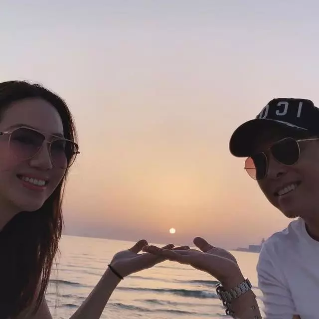 壕!甄子丹杜拜為嬌妻大搞生日趴,宴請圈中好友畫面太奢華!