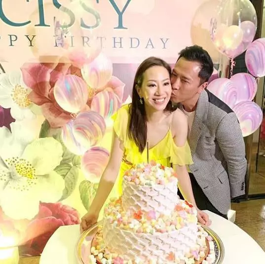 壕!甄子丹杜拜為嬌妻大搞生日趴,宴請圈中好友畫面太奢華!