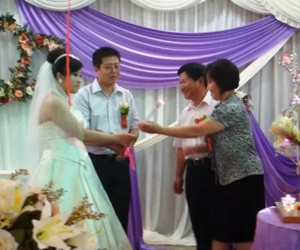 小姑子結婚,婆婆讓我看她面子出10萬,「你的面子在我這不值錢