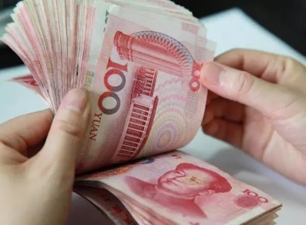 我遠嫁他鄉,給母親寄的錢都被哥嫂拿了,得知錢的用途我羞愧萬分