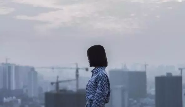 我遠嫁他鄉,給母親寄的錢都被哥嫂拿了,得知錢的用途我羞愧萬分