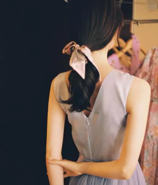窮男友拿著假鑽戒向我求婚,結婚後,我才得知他是有錢人