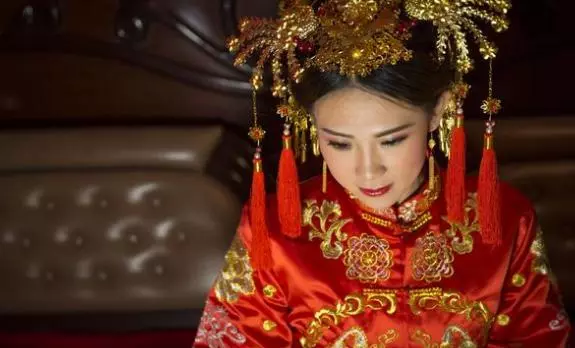 我因車禍腿部殘疾,他卻執意要娶我,無意得知他的心思我趕緊逃離